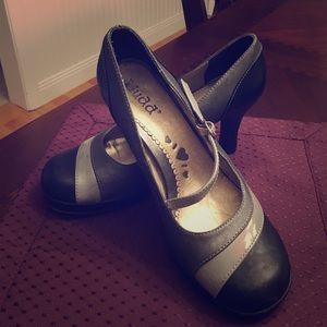 Black and grey pumps