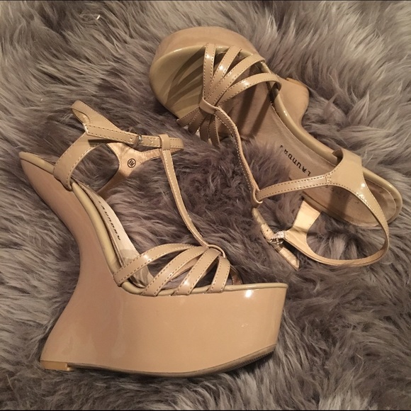Chinese Laundry wedge sandals 8