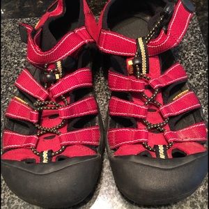 Keen hiking sandals red
