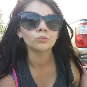 Meet your Posher, Elaine