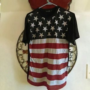 A T-shirt American flag shirt