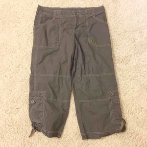 Lucy Gray Cargo Capri Pants. size Med