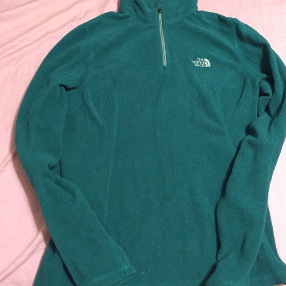 North face pull over
