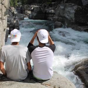 Meet your Posher, Sang