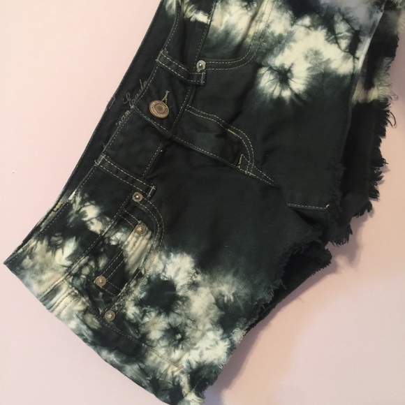 American Eagle Tie dye shorts