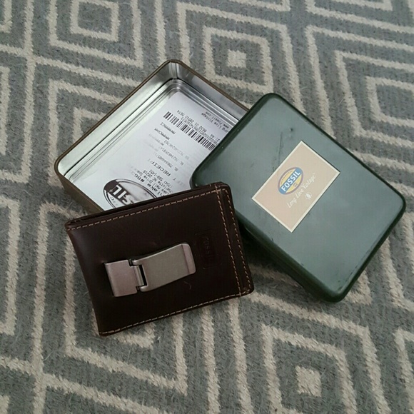 NWT leather fossil wallet with money clip