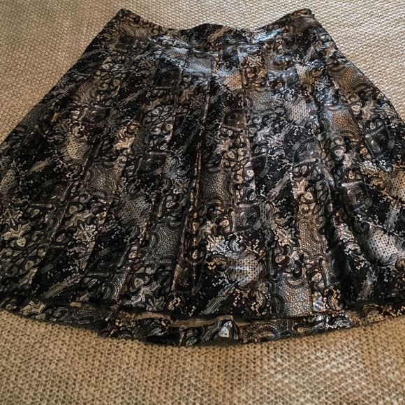 Brooks Brothers Silk Skirt. Size 8.