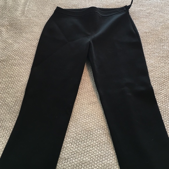St. John Caviar Black Pants/leggings size 6.