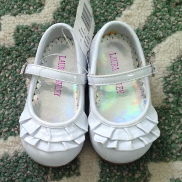 NWT white girls shoes size 6