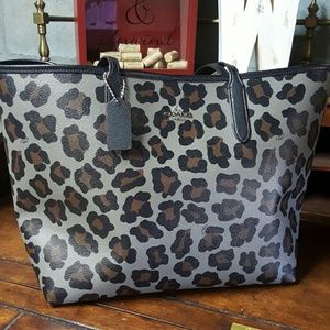 Authentic COACH Tote !