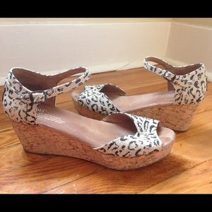 Toms wedge sandals leopard print size 7.5