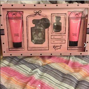 VS eau so sexy body wash and lotion