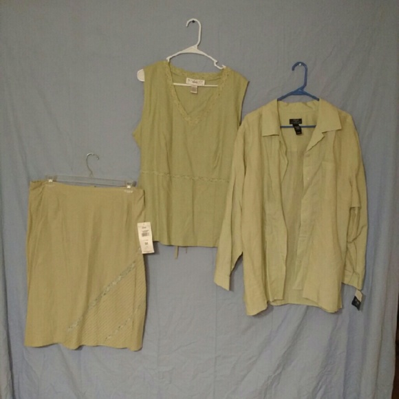 Green skirt suit set