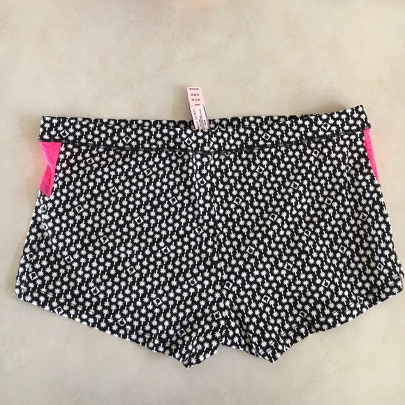 Victoria's Secret boy shorts - Picture 4 of 4