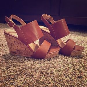 Used but still in good condition apt wedges 👡👡