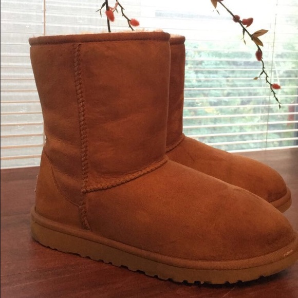 Classic short UGG boots