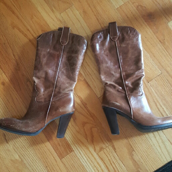 Womens MIA distressed leather boots!