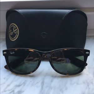Ray-Ban Classic Men's Wayfarer Sunglasses