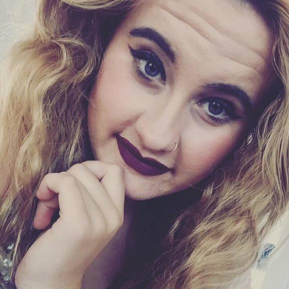 Meet your Posher, Hillary - Picture 1 of 1