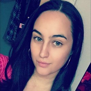 Meet your Posher, Alexis