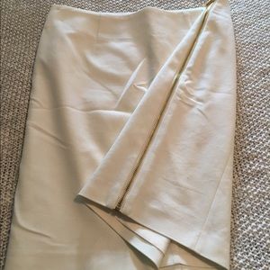 Vince Camuto Cream Skirt with Gold zipper. Size 6.