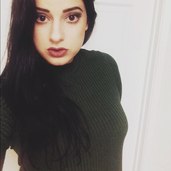 Meet your Posher, Laura - Picture 2 of 2