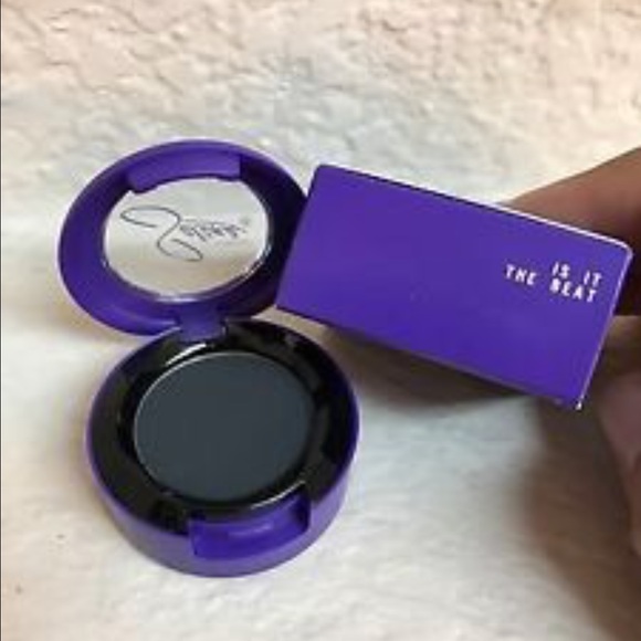 MAC Selena Eyeshadows - Picture 2 of 3