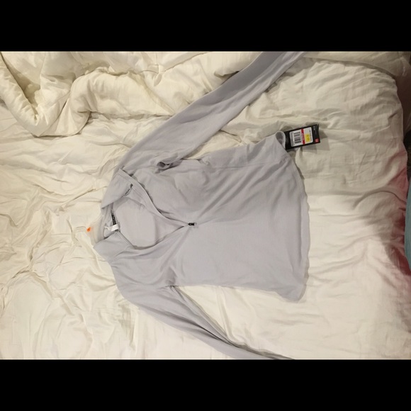 W/tags under armour long sleeve