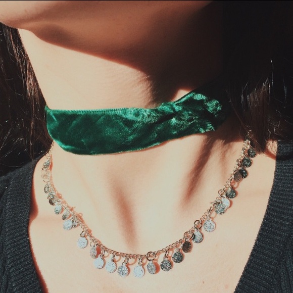 Green velvet chain choker