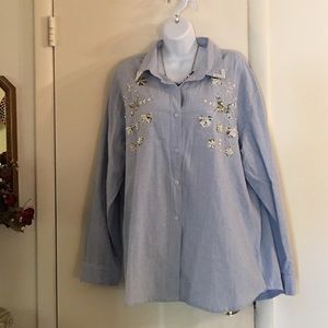 🎉REDUCED 🎉 Blue Jewel Accent Chambray Shirt💄