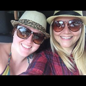 Meet your Posher, Brittni