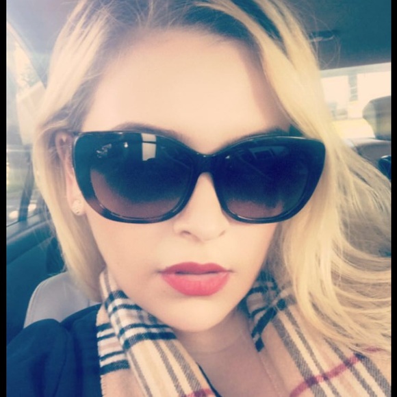 Meet your Posher, Lizeth - Picture 1 of 1