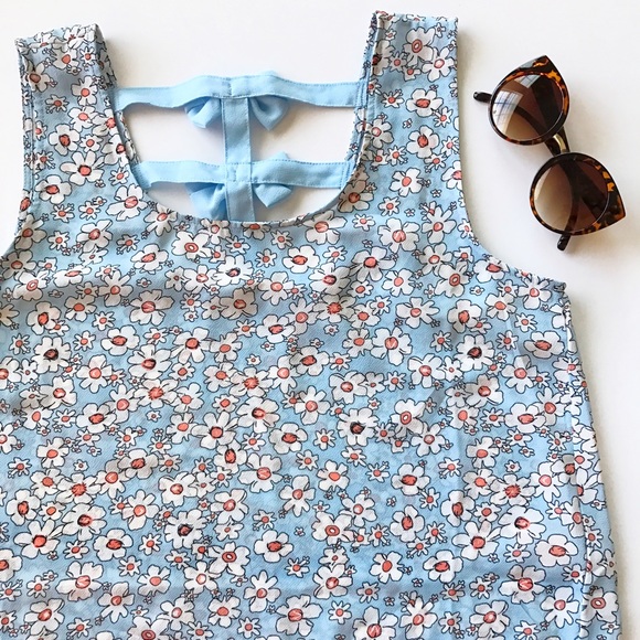 Tops - 🚨SALE‼️ Floral Bow Back Blouse