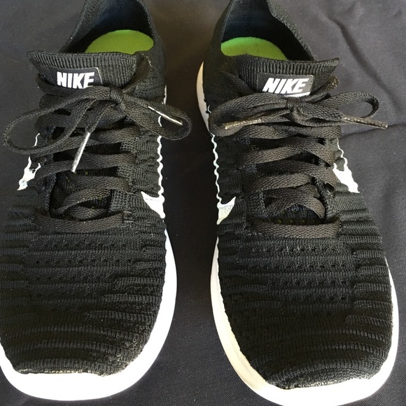 NIKE FREE RN FLYKNIT 
Women Running Shoe  Size 7