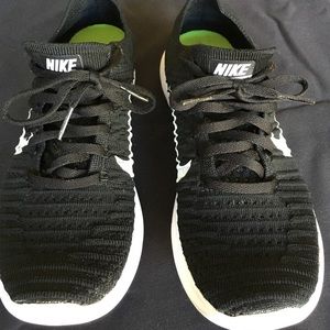 NIKE FREE RN FLYKNIT 
Women Running Shoe  Size 7