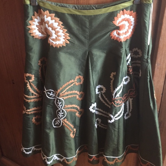 🌿 Tocca insanely gorgeous embroidered skirt!🌿 - Picture 2 of 5