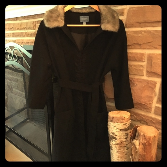 Black overcoat with detachable fur collar.
