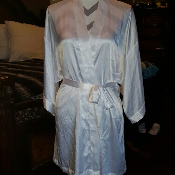 Bridal Robe - Picture 2 of 4