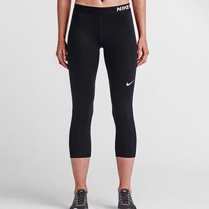 Crop Nike Pro Leggings