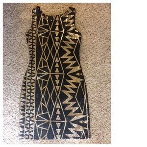 ⭐️SOLD⭐️Francesca's Black & Gold Sequin Dress