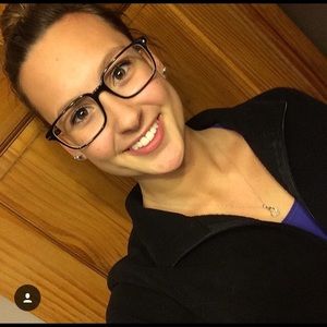 Meet your Posher, Maura