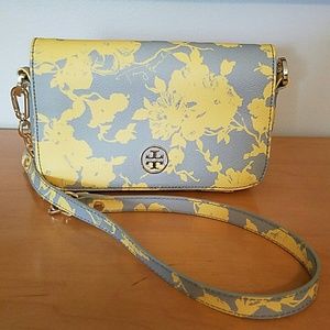 Tory Burch Robinson  traded w/ @lilynguyen1989