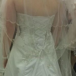 Floor length veil and shorter veil