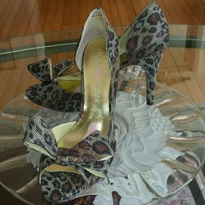 Sexy BNWT Paris Hilton  Metalic Leopard Heels sz11