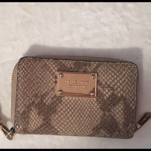 Michael Kors Wallet/Wristlet