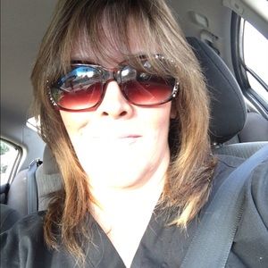 Meet your Posher, Denise