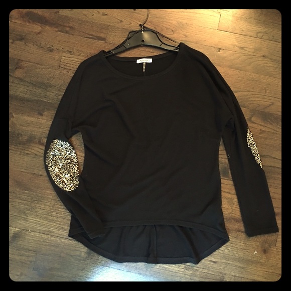 🎉HP!🎉black sweater top gold sequin elbow patches