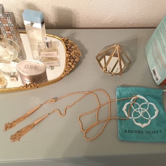 Kendra Scott Phara necklace in rose gold!