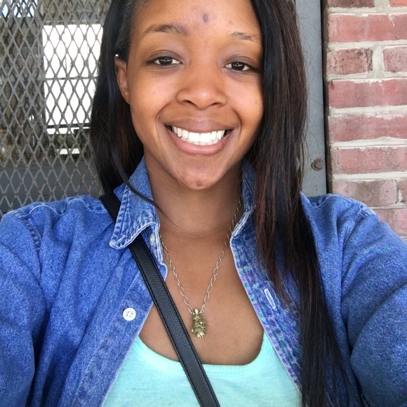 Meet your Posher, Stephanie - Picture 3 of 4