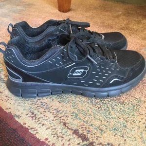 Sketchers memory tennis shoes